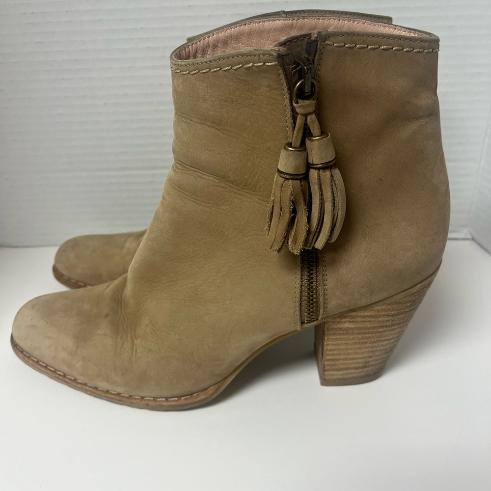 Stuart Weitzman Prancing Tassel Zip Ankle Bootie Brown Nubuck Leather women’s 9M